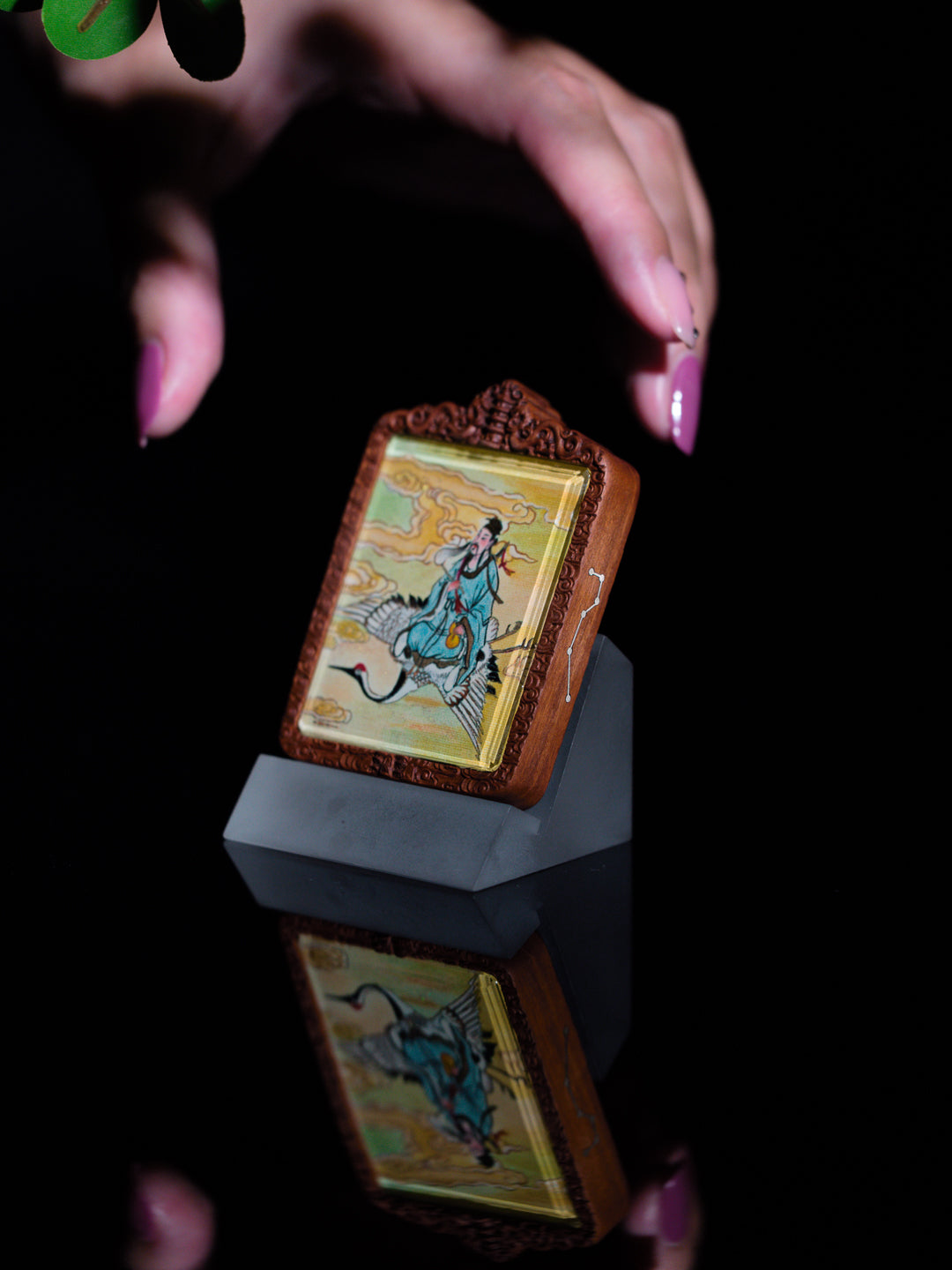 纯手绘 吕洞宾纯阳祖师枣木外壳吊坠唐卡