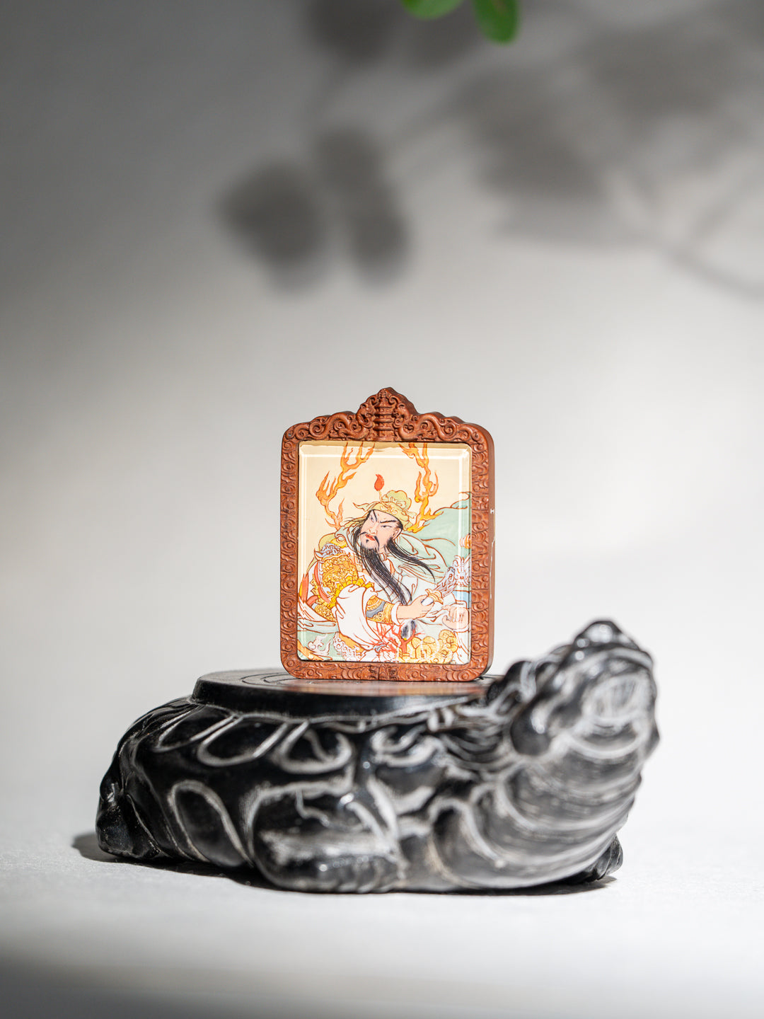 纯手绘关羽/二爷/关圣帝君枣木外壳吊坠唐卡