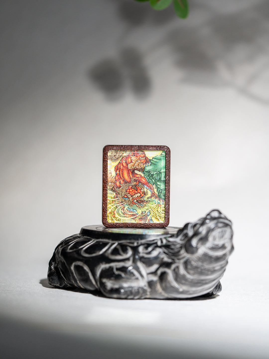 手绘点彩 公母貔貅枣木外壳 神龛吊坠唐卡