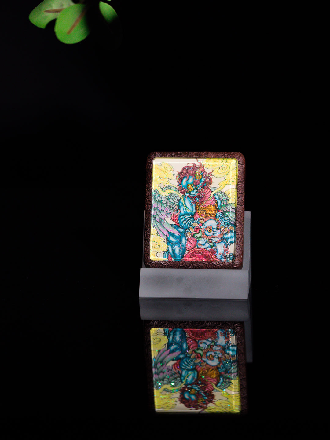 手绘点彩 公母貔貅枣木外壳 神龛吊坠唐卡