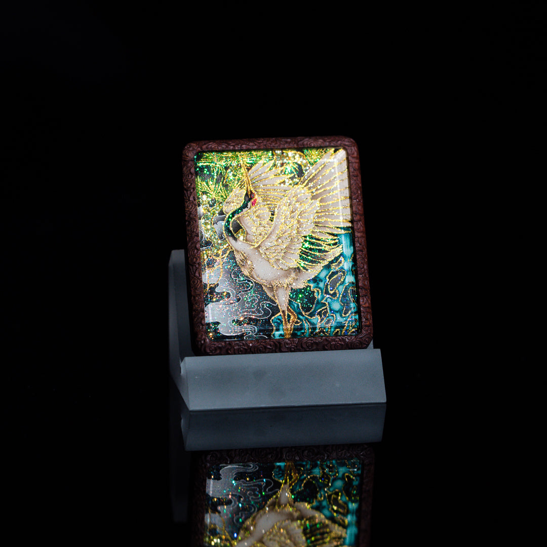 手绘点彩元始侍童白鹤童子枣木外壳吊坠唐卡