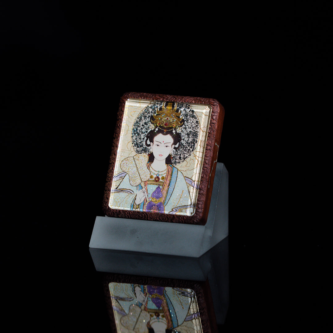 手绘点彩 九尾娘娘 枣木外壳 吊坠唐卡