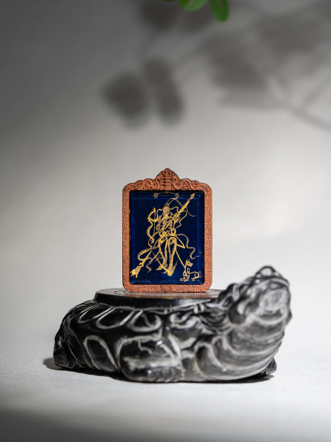 纯手绘二郎神显圣真君枣木外壳吊坠唐卡