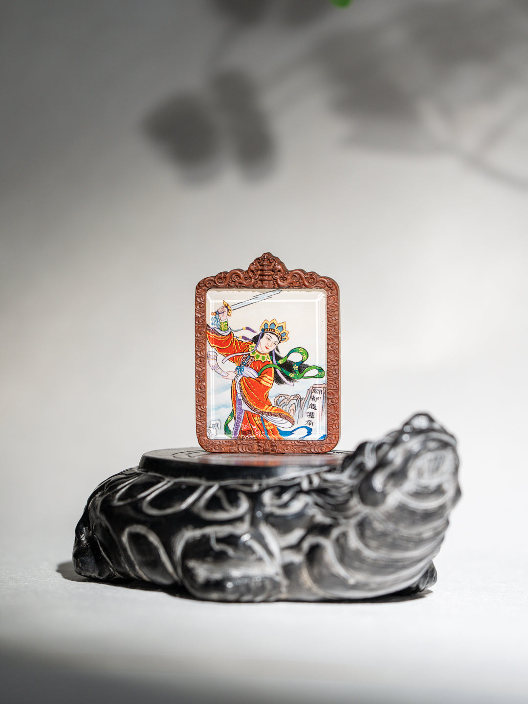 纯手绘 临水夫人陈靖姑枣木外壳吊坠唐卡