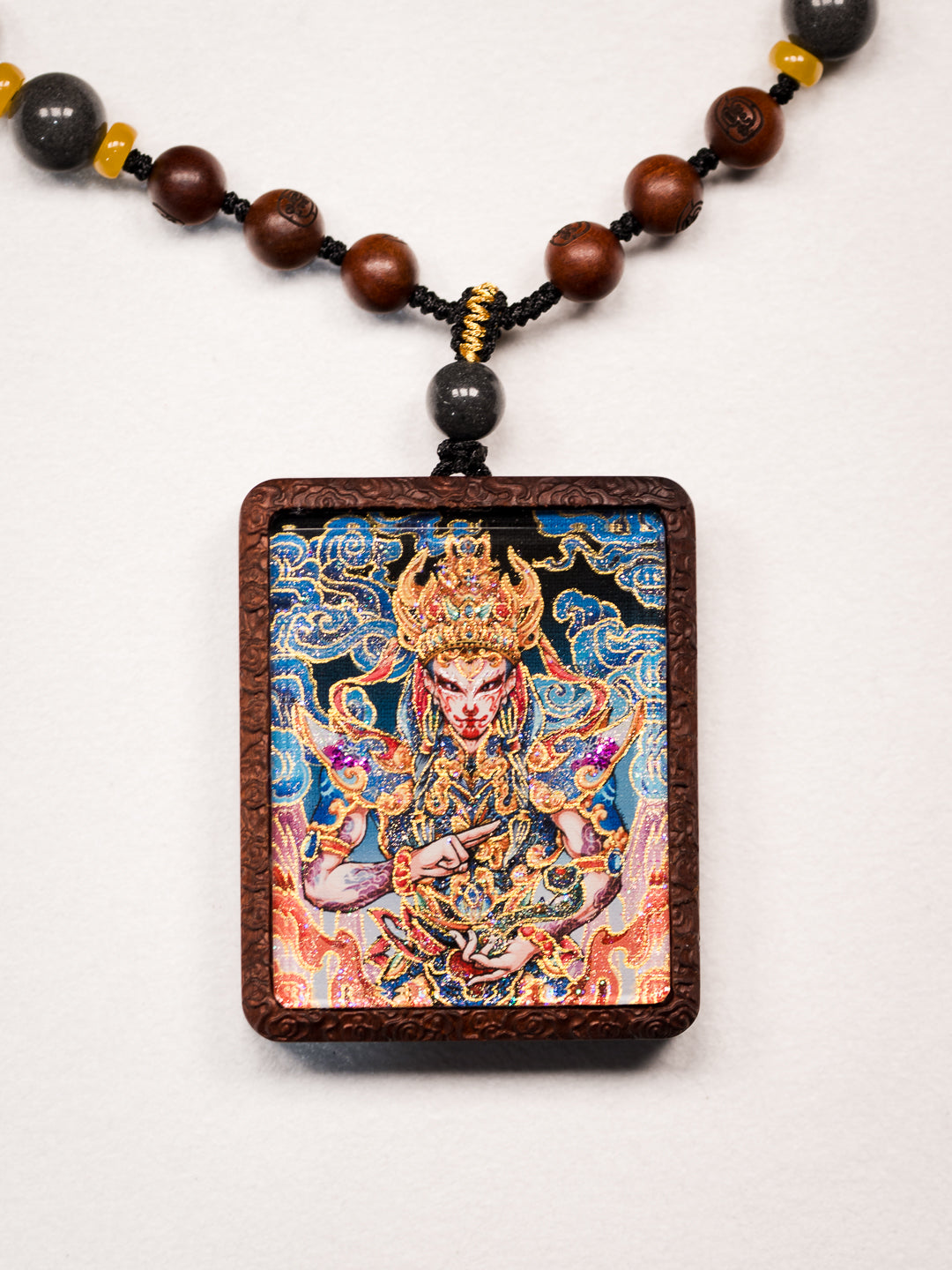 手绘点彩 官将首白鹤童子枣木外壳吊坠唐卡