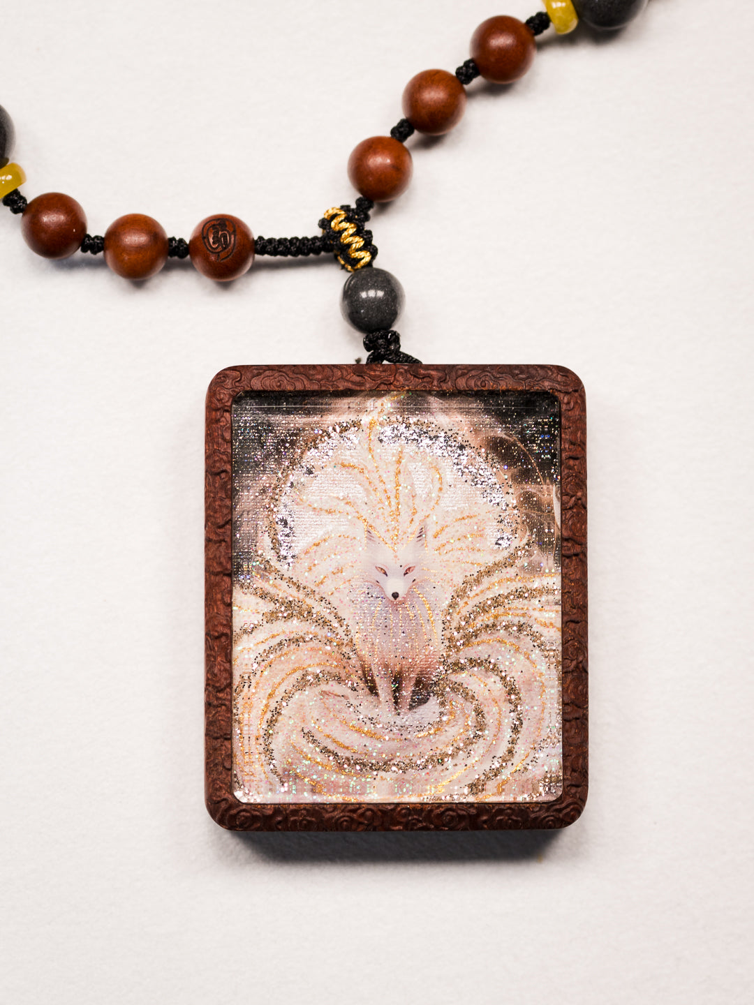 手绘点彩 九尾娘娘 枣木外壳 吊坠唐卡