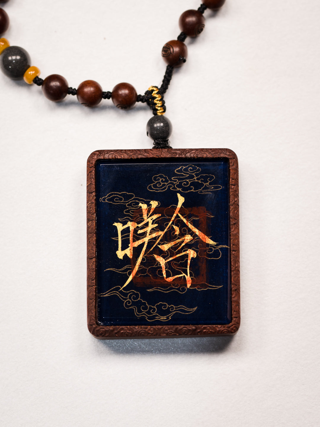 手绘点彩 斗姆元君枣木外壳吊坠唐卡