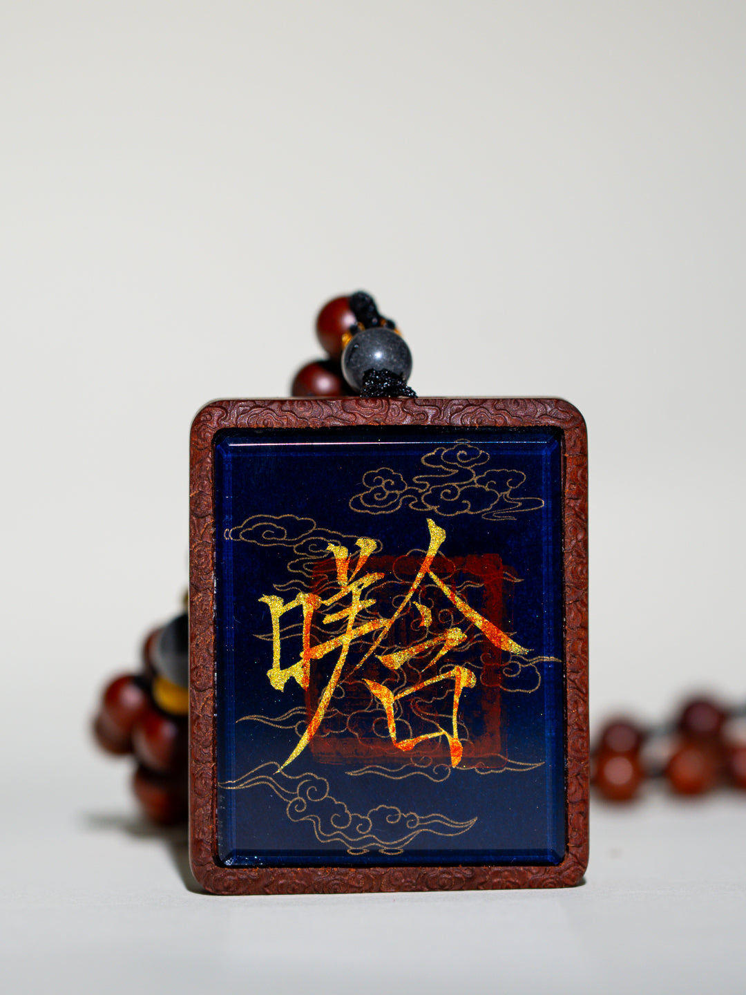手绘点彩 斗姆元君枣木外壳吊坠唐卡