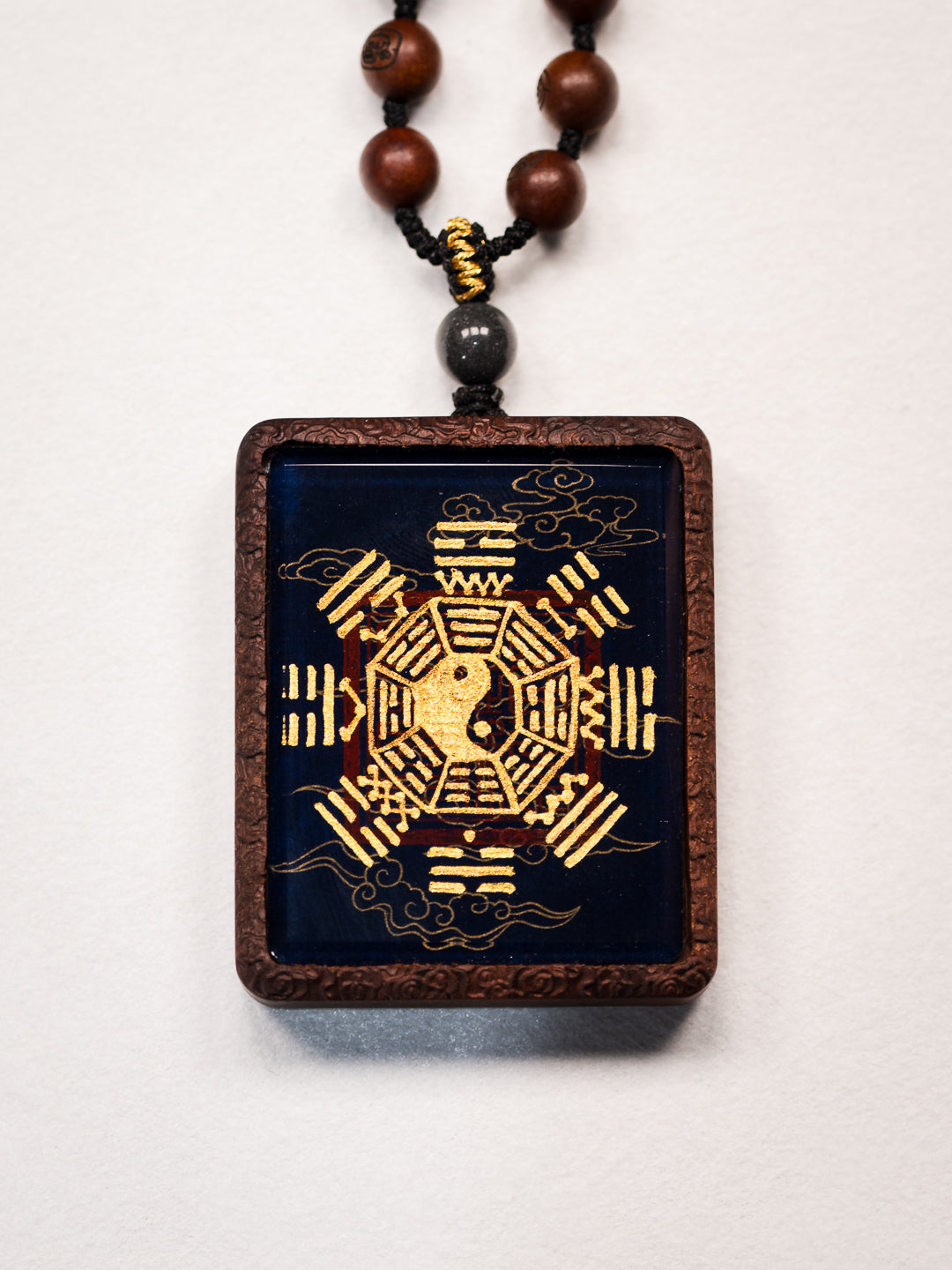 手绘点彩 官将首白鹤童子枣木外壳吊坠唐卡