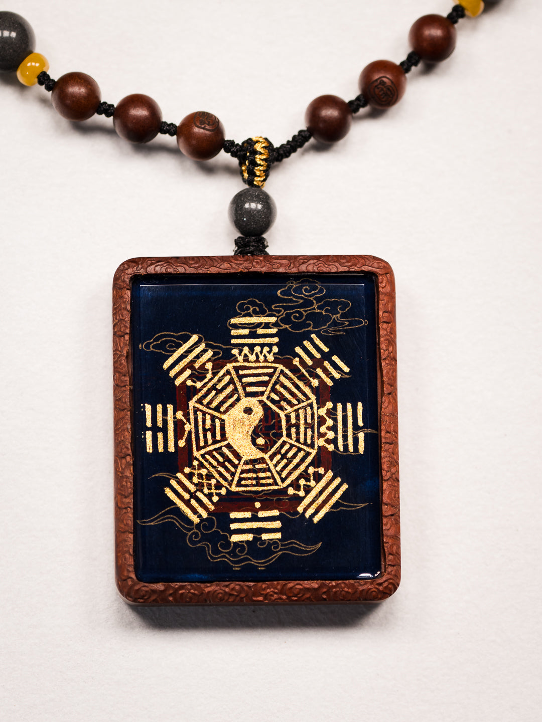 手绘点彩 哪吒 枣木外壳 小吊坠唐卡