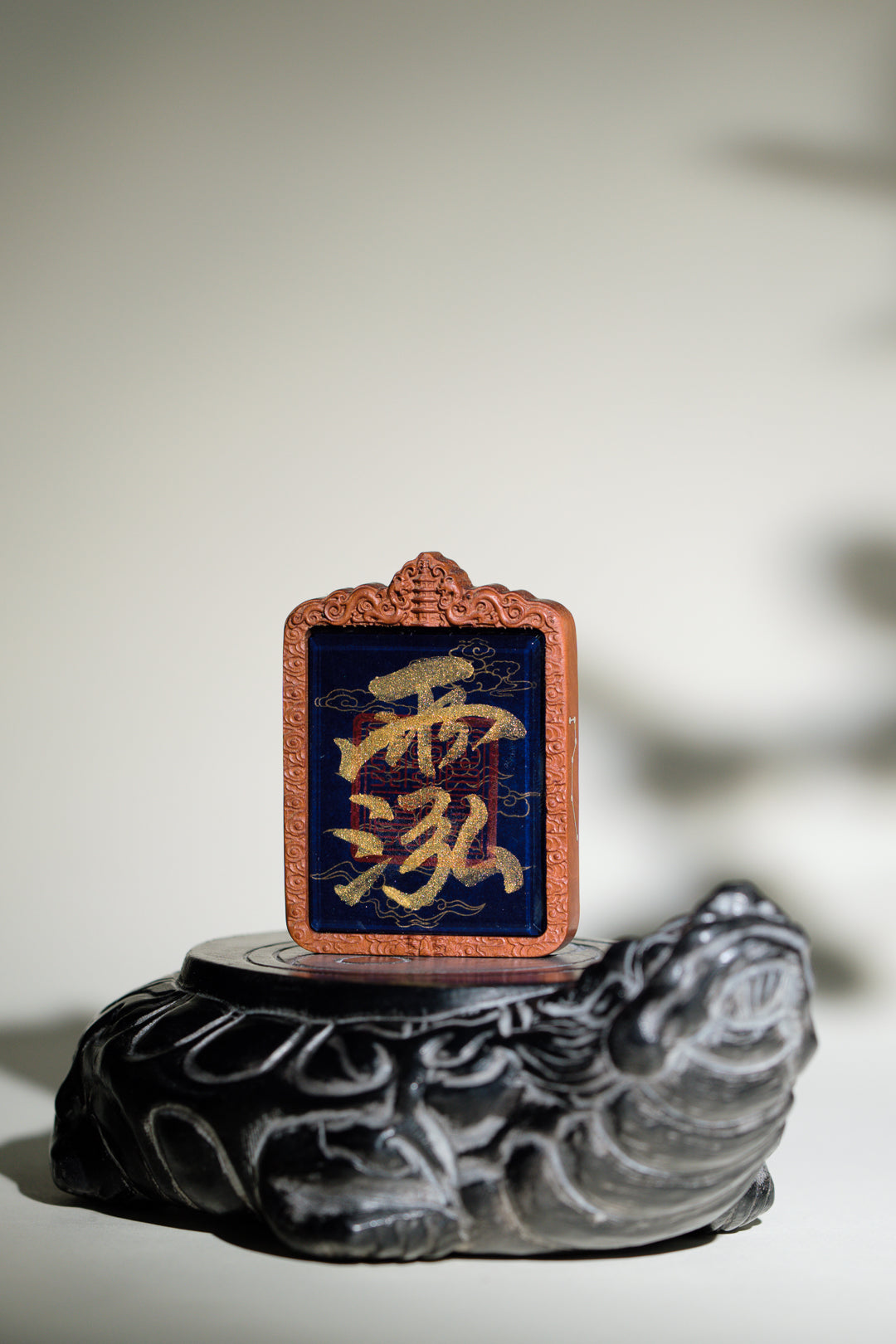 纯手绘玉清元始天尊 枣木外壳吊坠唐卡