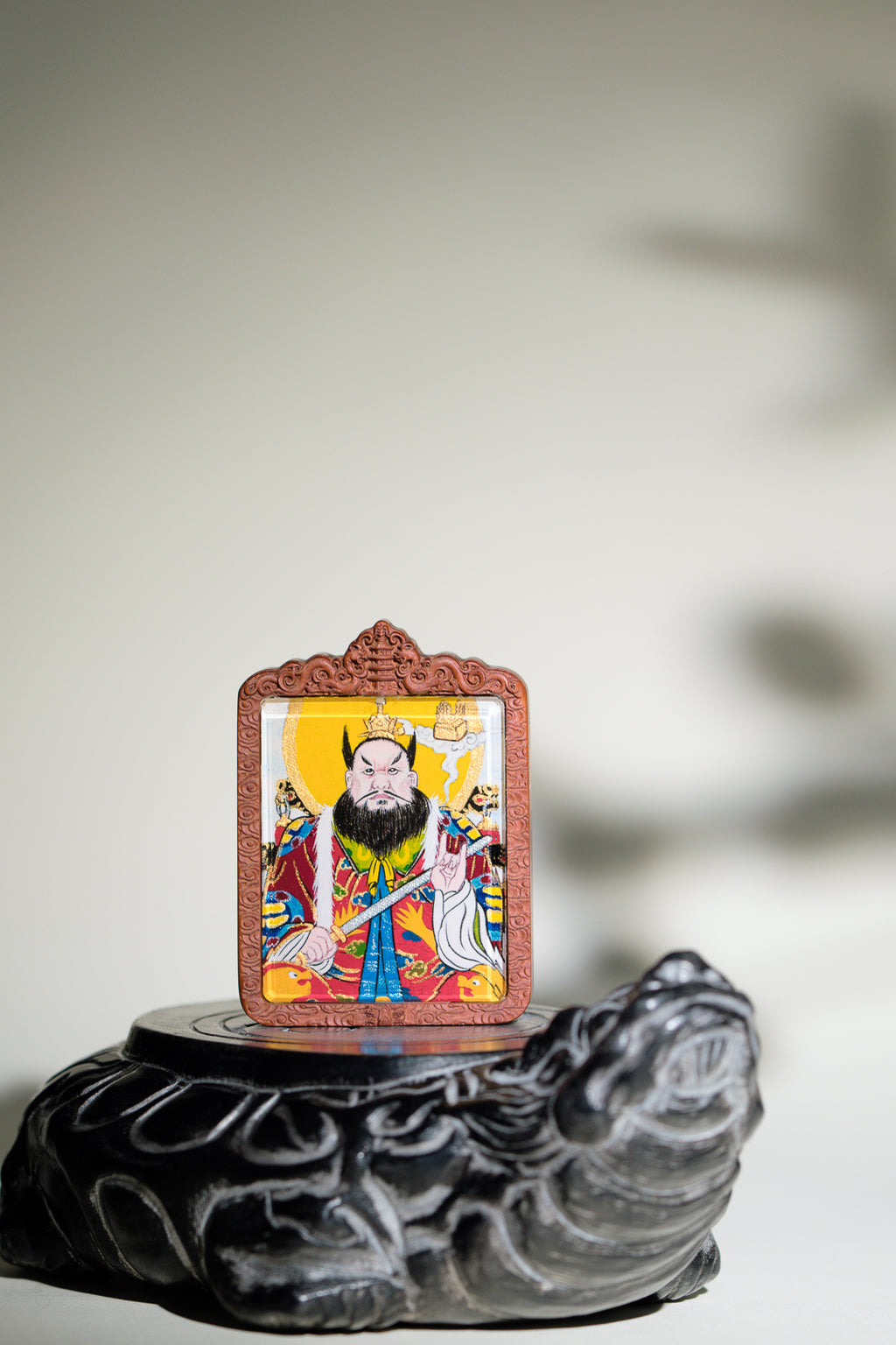 纯手绘 张天师张道陵枣木外壳吊坠唐卡