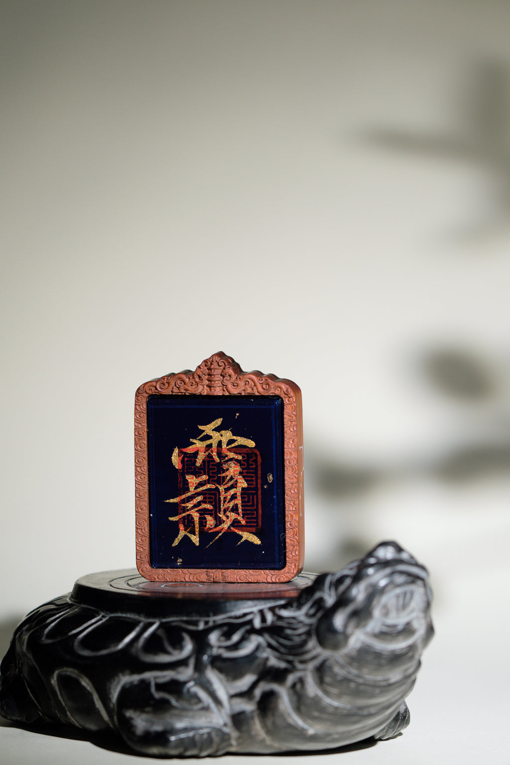 纯手绘 张天师张道陵枣木外壳吊坠唐卡