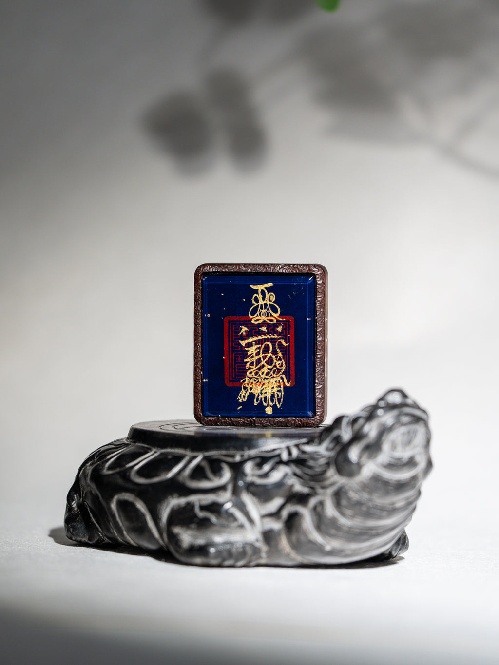 手绘点彩 财神赵公明枣木外壳吊坠唐卡