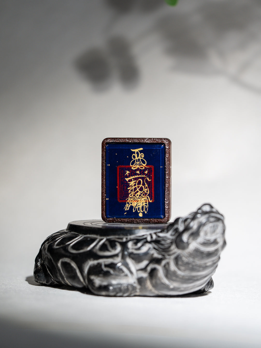 手绘点彩 财神赵公明枣木外壳吊坠唐卡