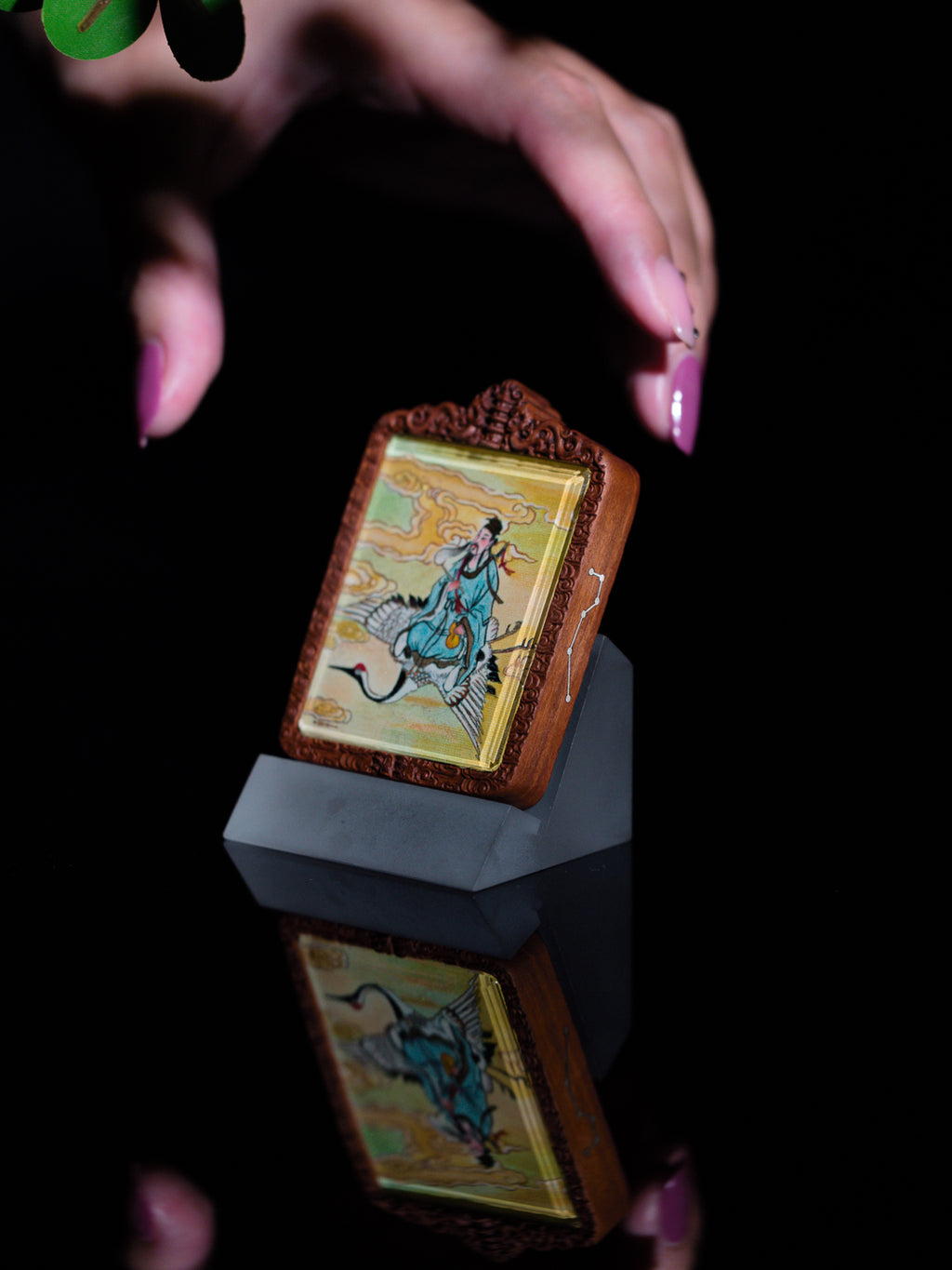 纯手绘 吕洞宾纯阳祖师枣木外壳吊坠唐卡