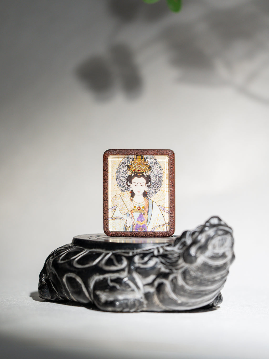 手绘点彩 九尾娘娘 枣木外壳 吊坠唐卡