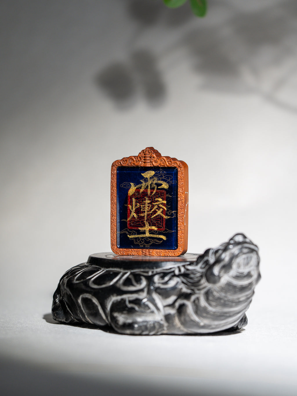 纯手绘（永乐宫）后土娘娘枣木外壳吊坠唐卡