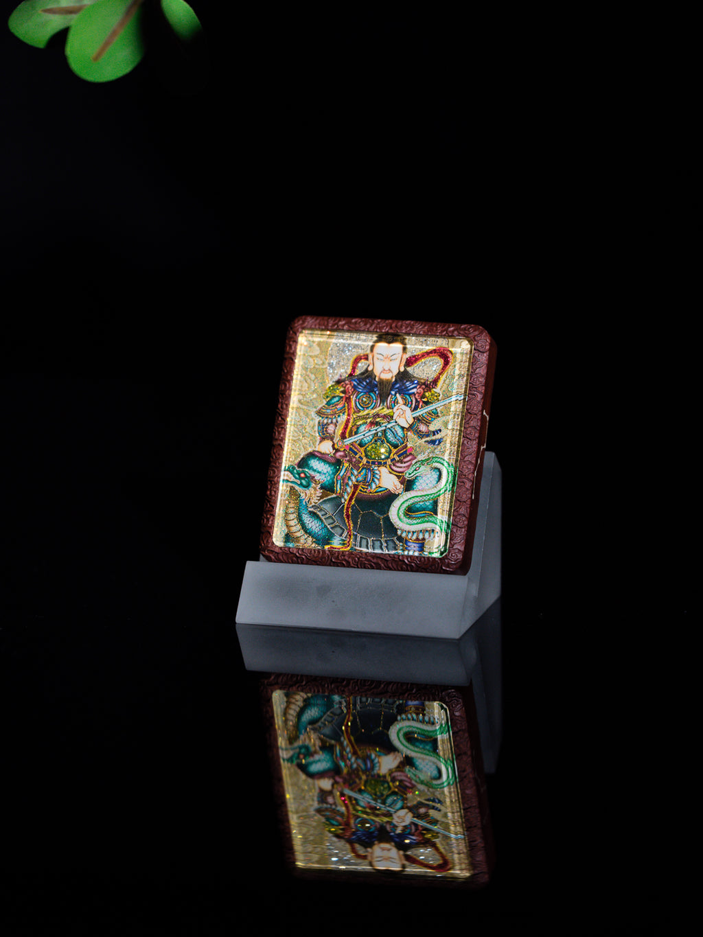 手绘点彩 武相雷祖 枣木外壳 吊坠唐卡