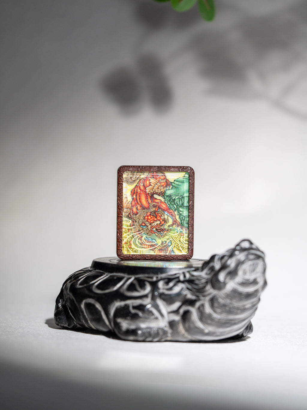 手绘点彩 公母貔貅枣木外壳 神龛吊坠唐卡