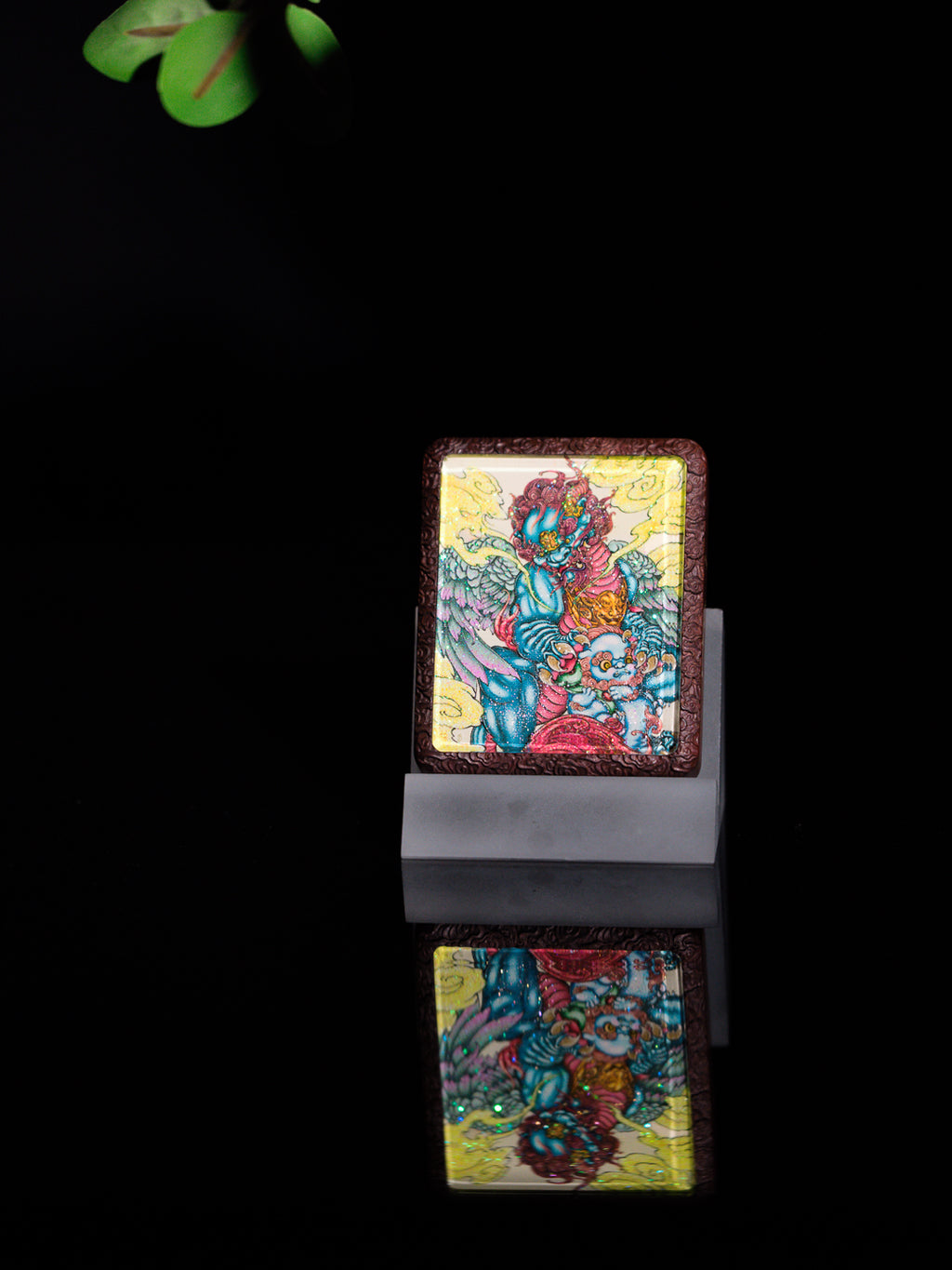 手绘点彩 公母貔貅枣木外壳 神龛吊坠唐卡