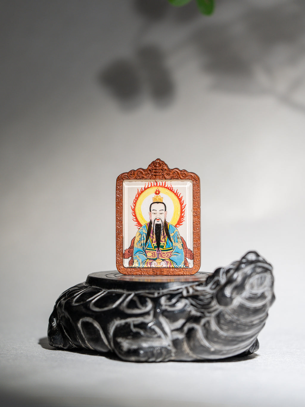 纯手绘玉清元始天尊 枣木外壳吊坠唐卡