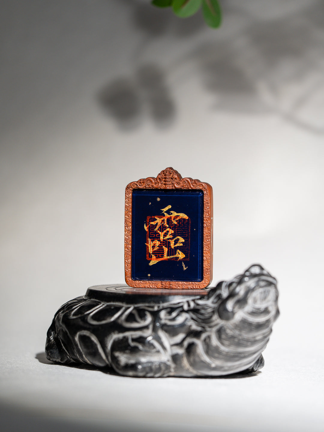 纯手绘 吕洞宾纯阳祖师枣木外壳吊坠唐卡