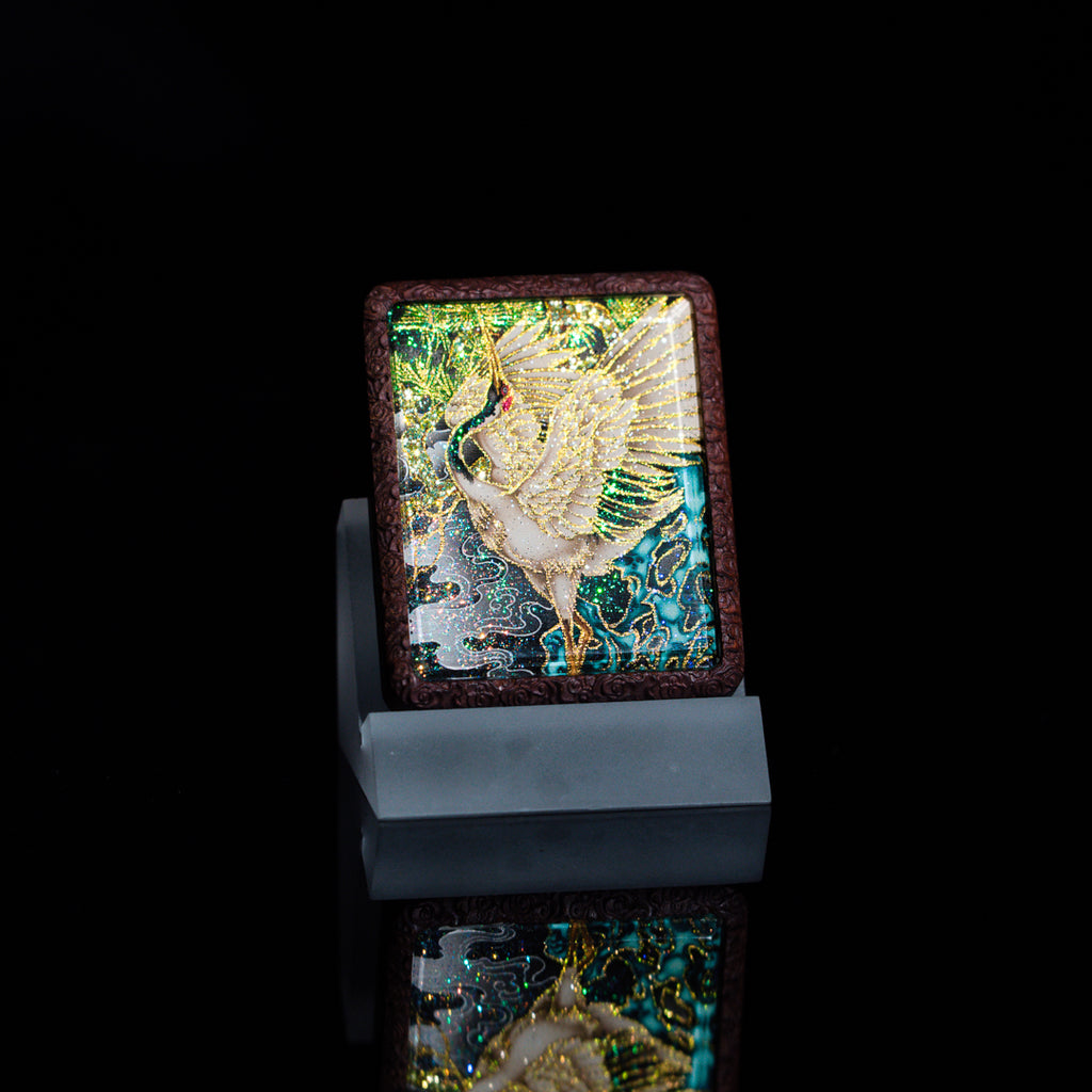 手绘点彩元始侍童白鹤童子枣木外壳吊坠唐卡