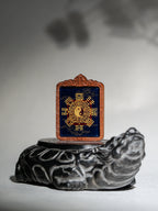 纯手绘 官将首白鹤童子枣木外壳吊坠唐卡