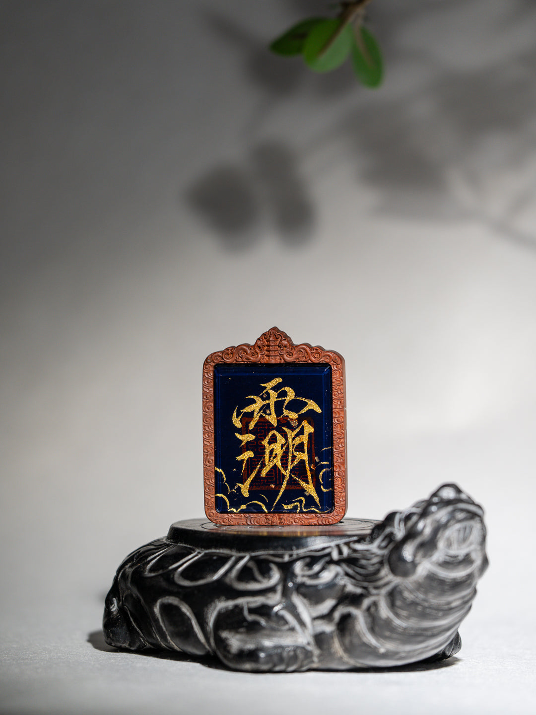 纯手绘 太清太上老君枣木外壳吊坠唐卡