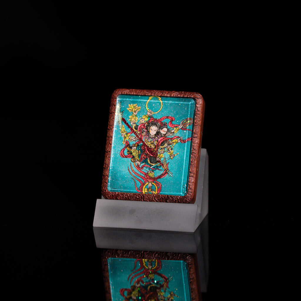 手绘点彩 哪吒 枣木外壳 小吊坠唐卡