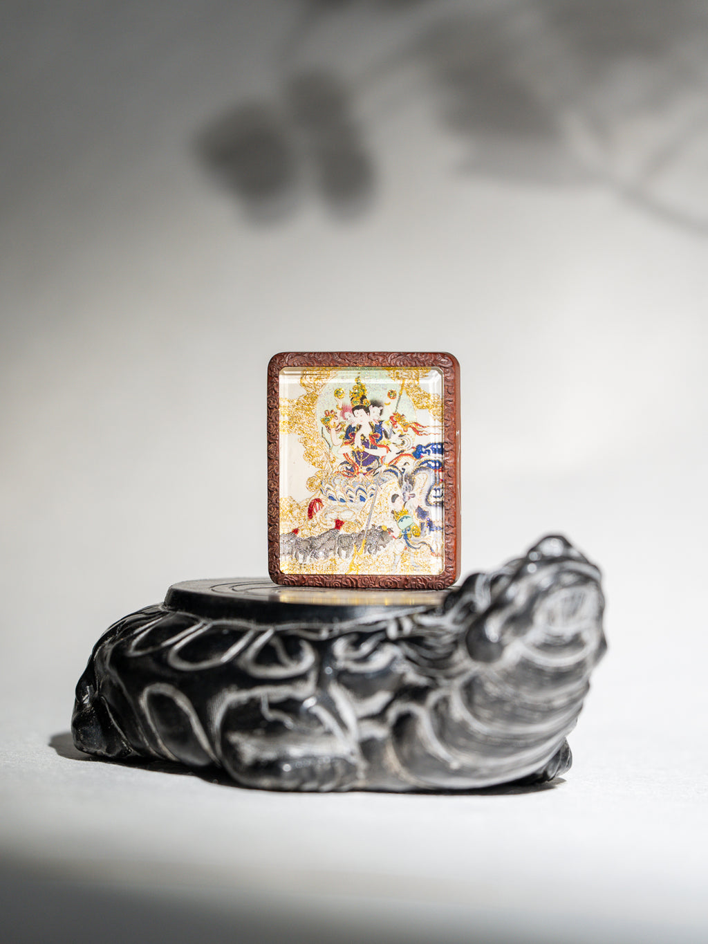 手绘点彩 斗姆元君枣木外壳吊坠唐卡