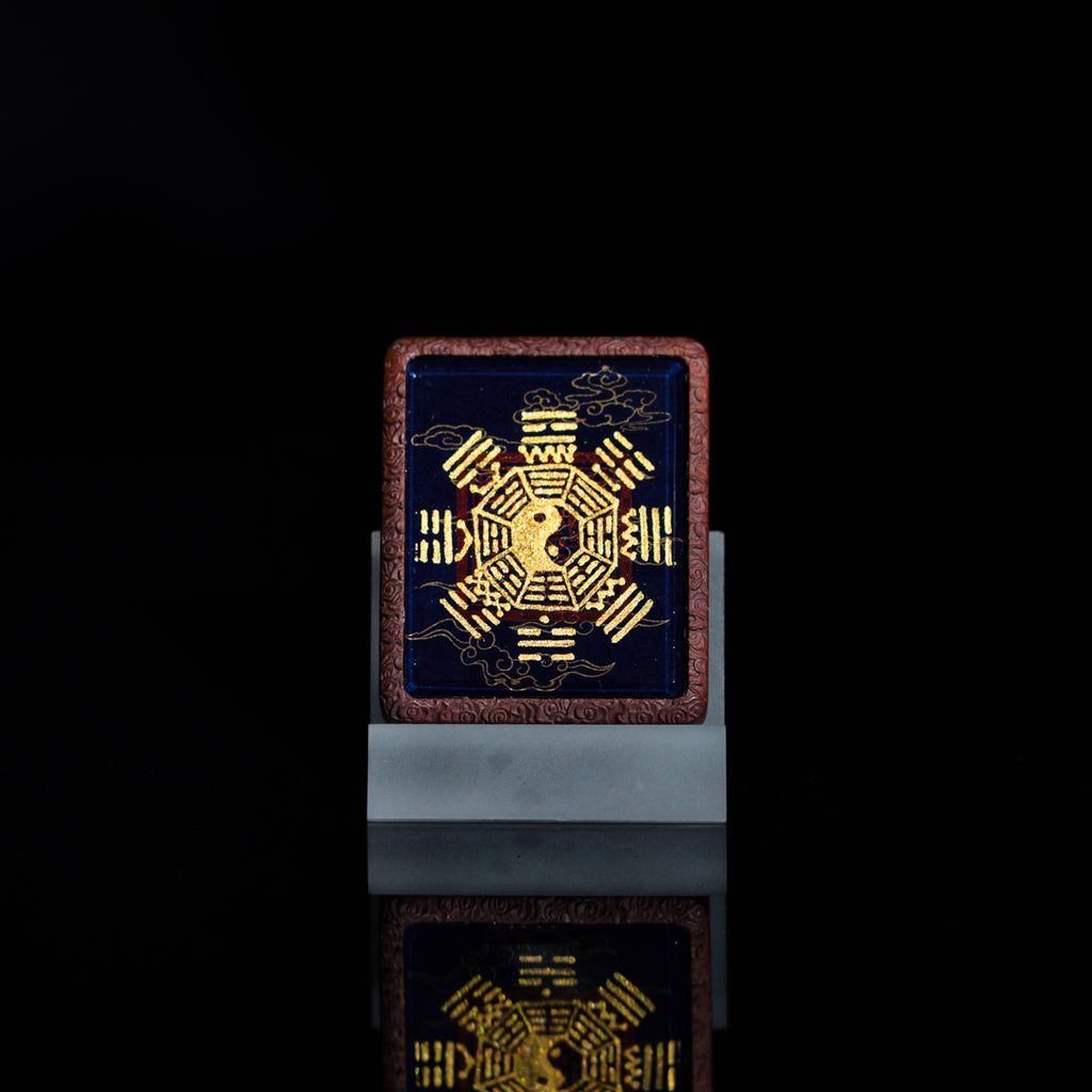 纯手绘五岳真形图+八卦枣木外壳吊坠唐卡