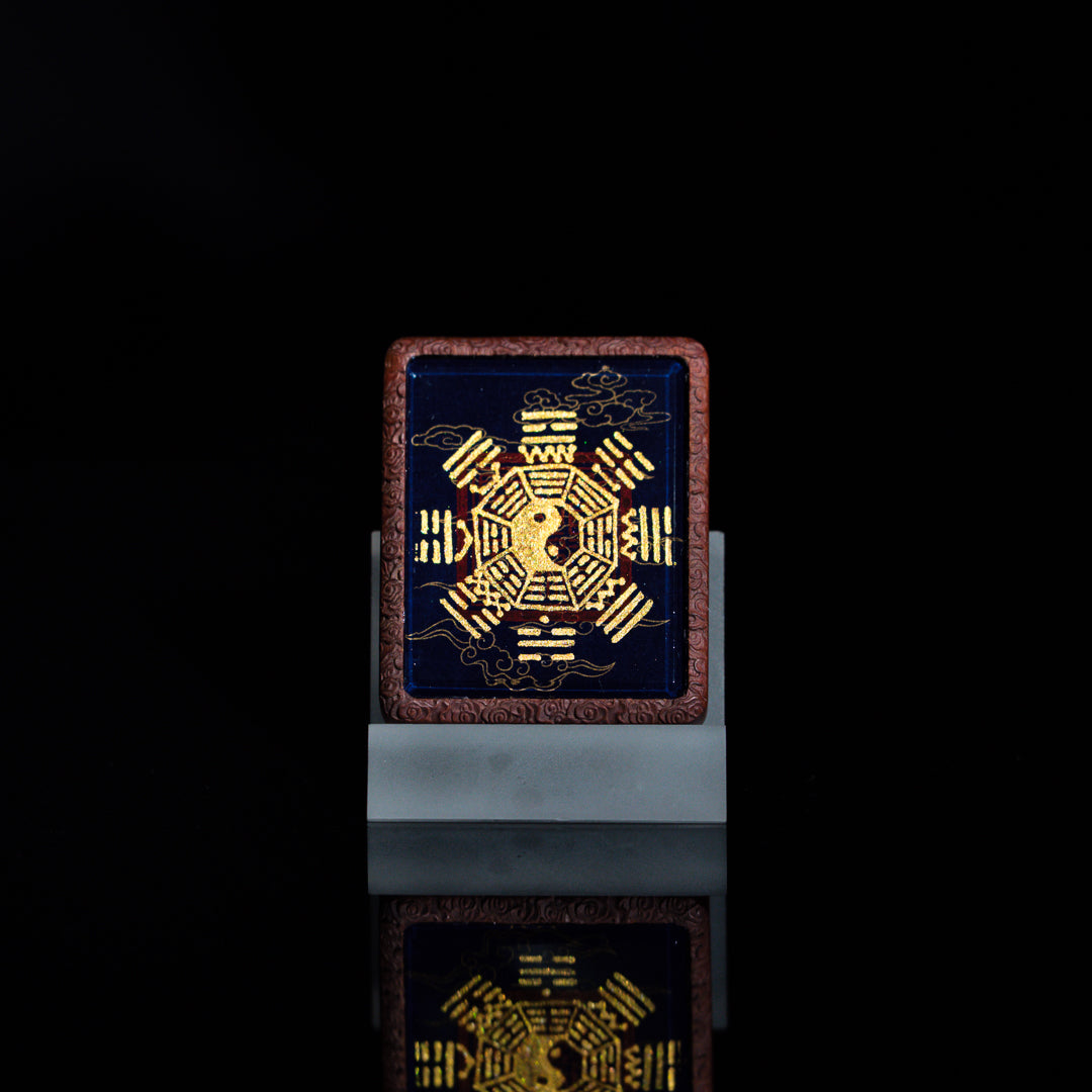 纯手绘五岳真形图+八卦枣木外壳吊坠唐卡