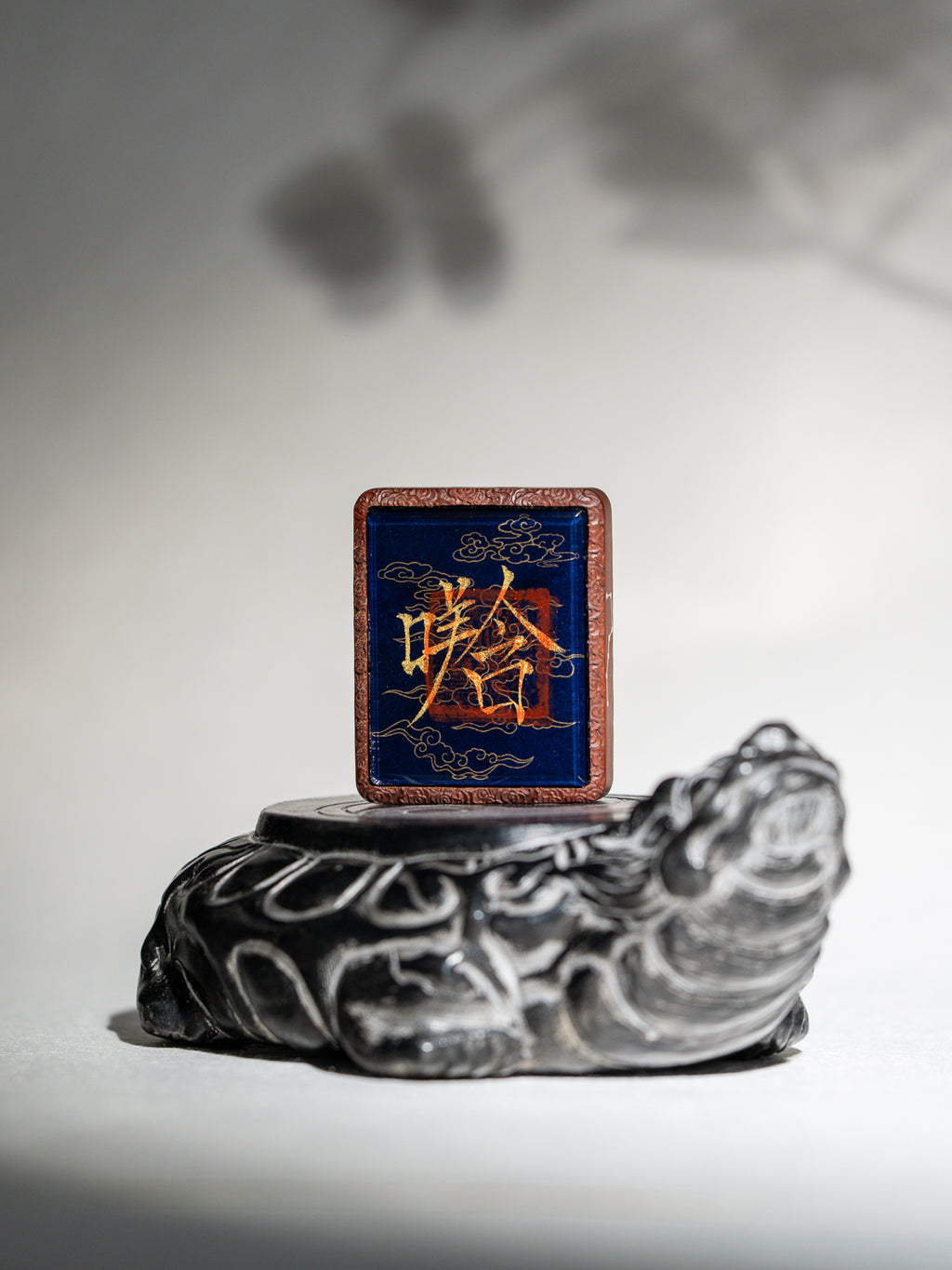 手绘点彩 斗姆元君枣木外壳吊坠唐卡