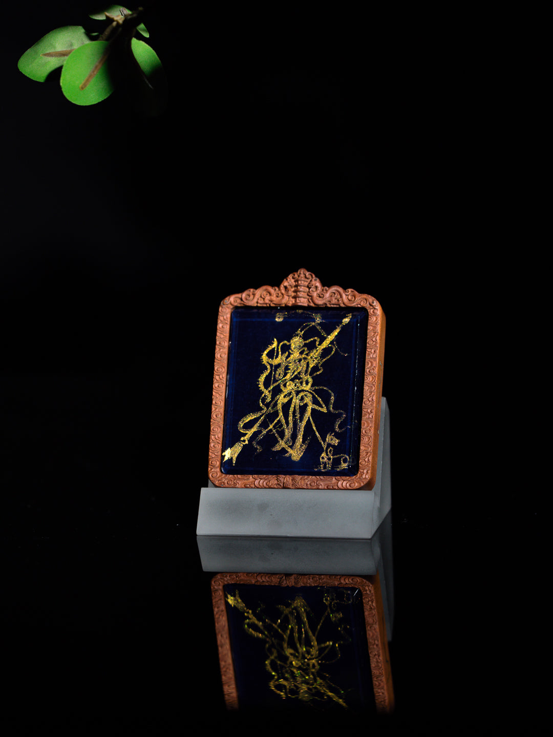 纯手绘二郎神显圣真君枣木外壳吊坠唐卡