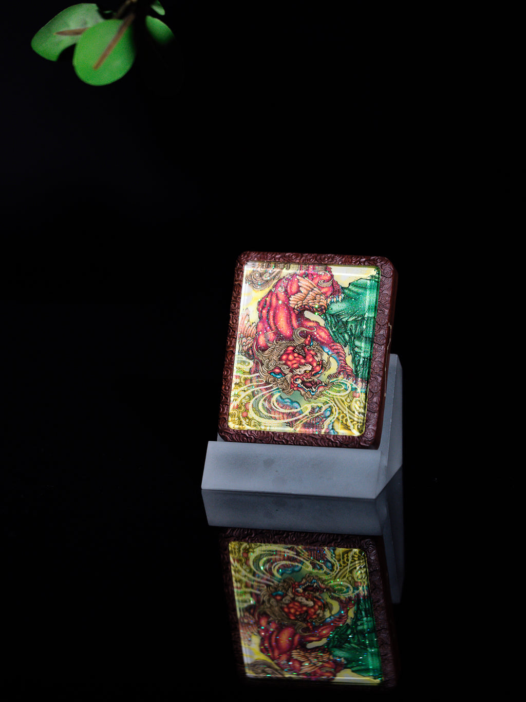 手绘点彩 公母貔貅枣木外壳 神龛吊坠唐卡