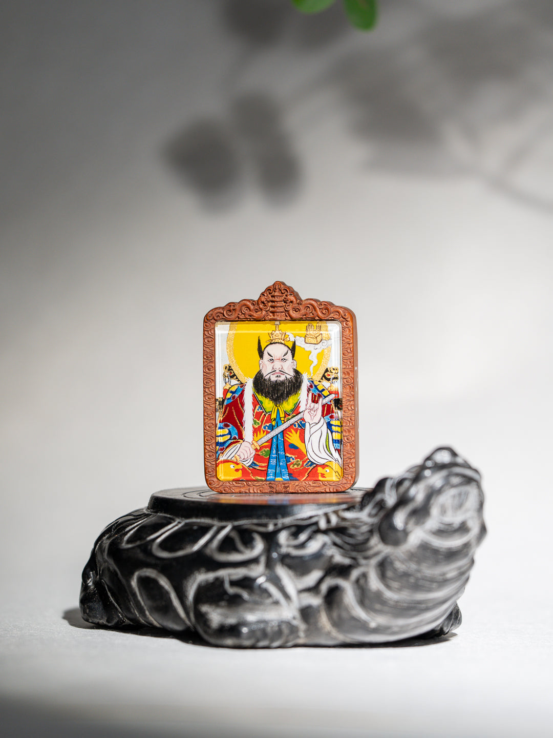 纯手绘 张天师张道陵枣木外壳吊坠唐卡