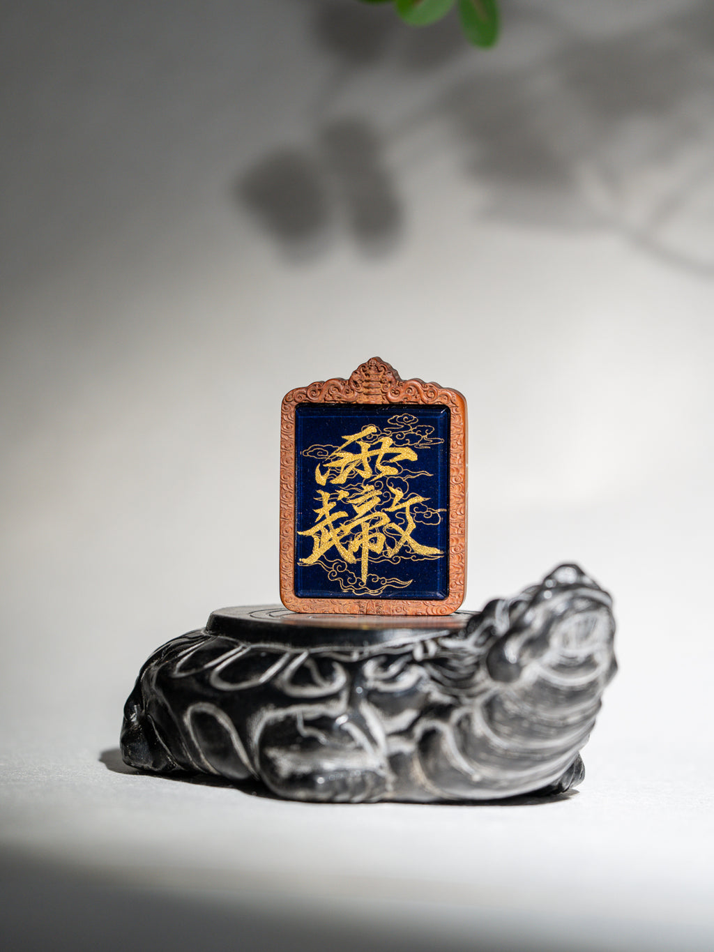 纯手绘 文昌帝君 枣木外壳 吊坠唐卡