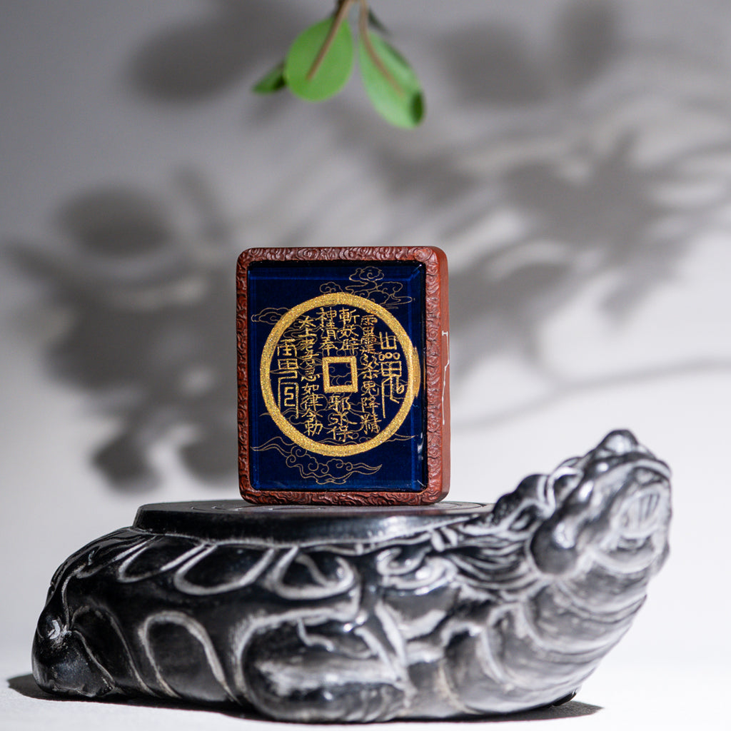 纯手绘 山鬼花钱+八卦 枣木外壳吊坠唐卡