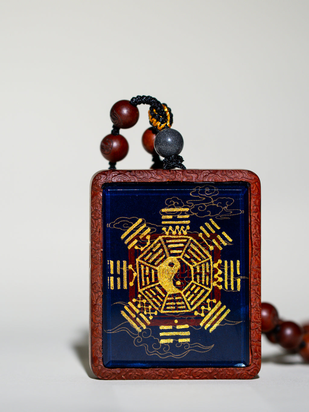 手绘点彩 哪吒 枣木外壳 小吊坠唐卡