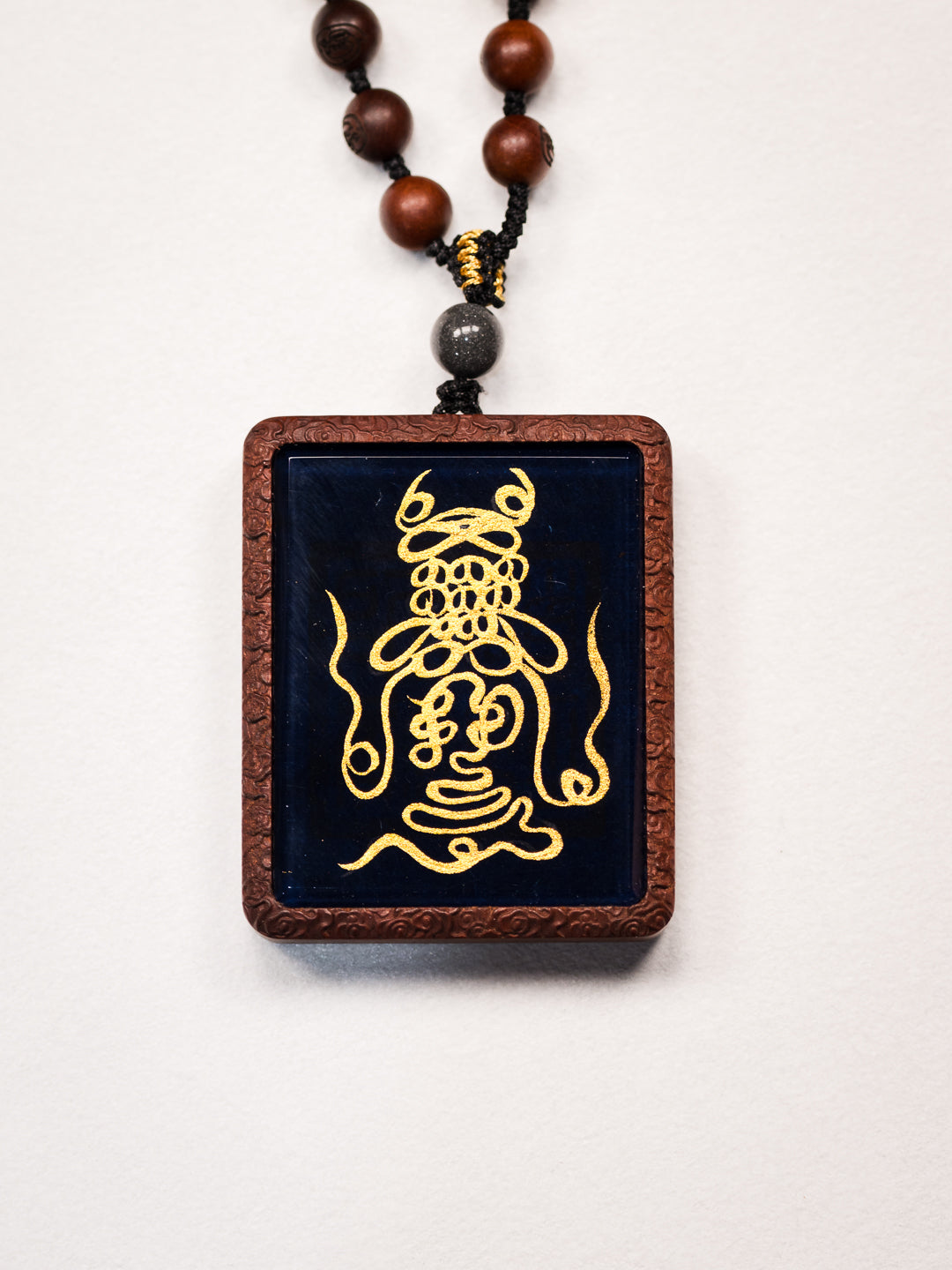 手绘点彩 真武大帝枣木外壳吊坠唐卡