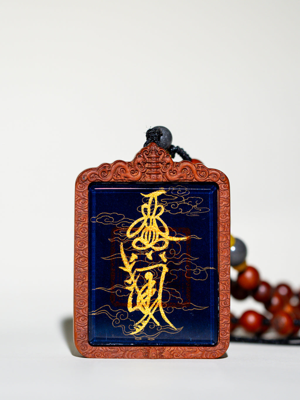 纯手绘关羽/二爷/关圣帝君枣木外壳吊坠唐卡