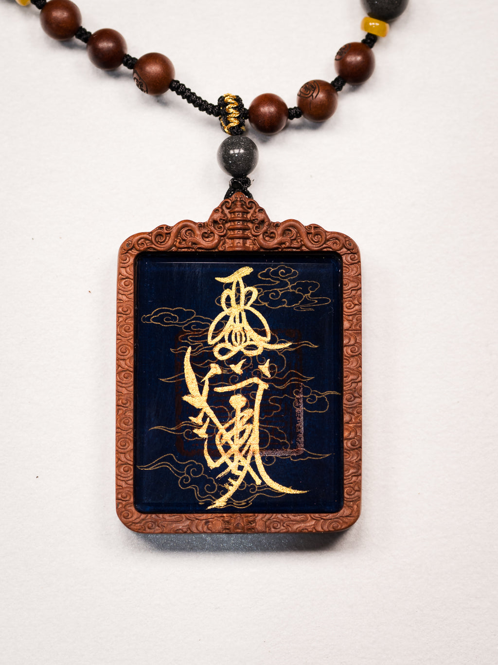 纯手绘关羽/二爷/关圣帝君枣木外壳吊坠唐卡