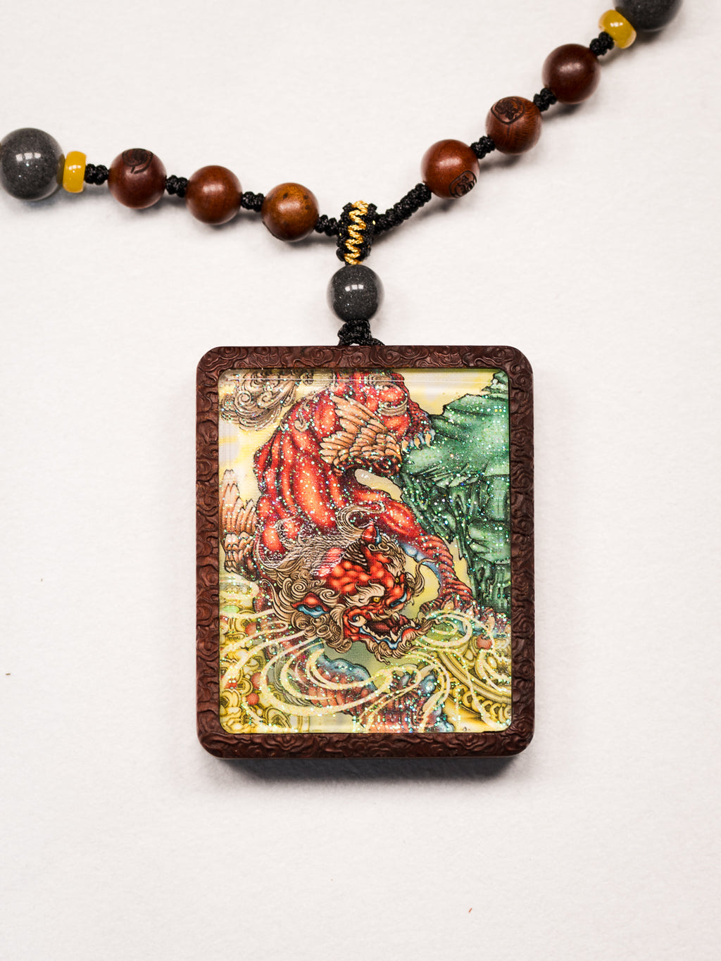 手绘点彩 公母貔貅枣木外壳 神龛吊坠唐卡
