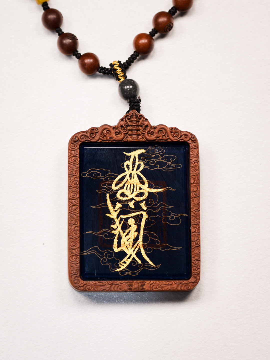 纯手绘关羽/二爷/关圣帝君枣木外壳吊坠唐卡