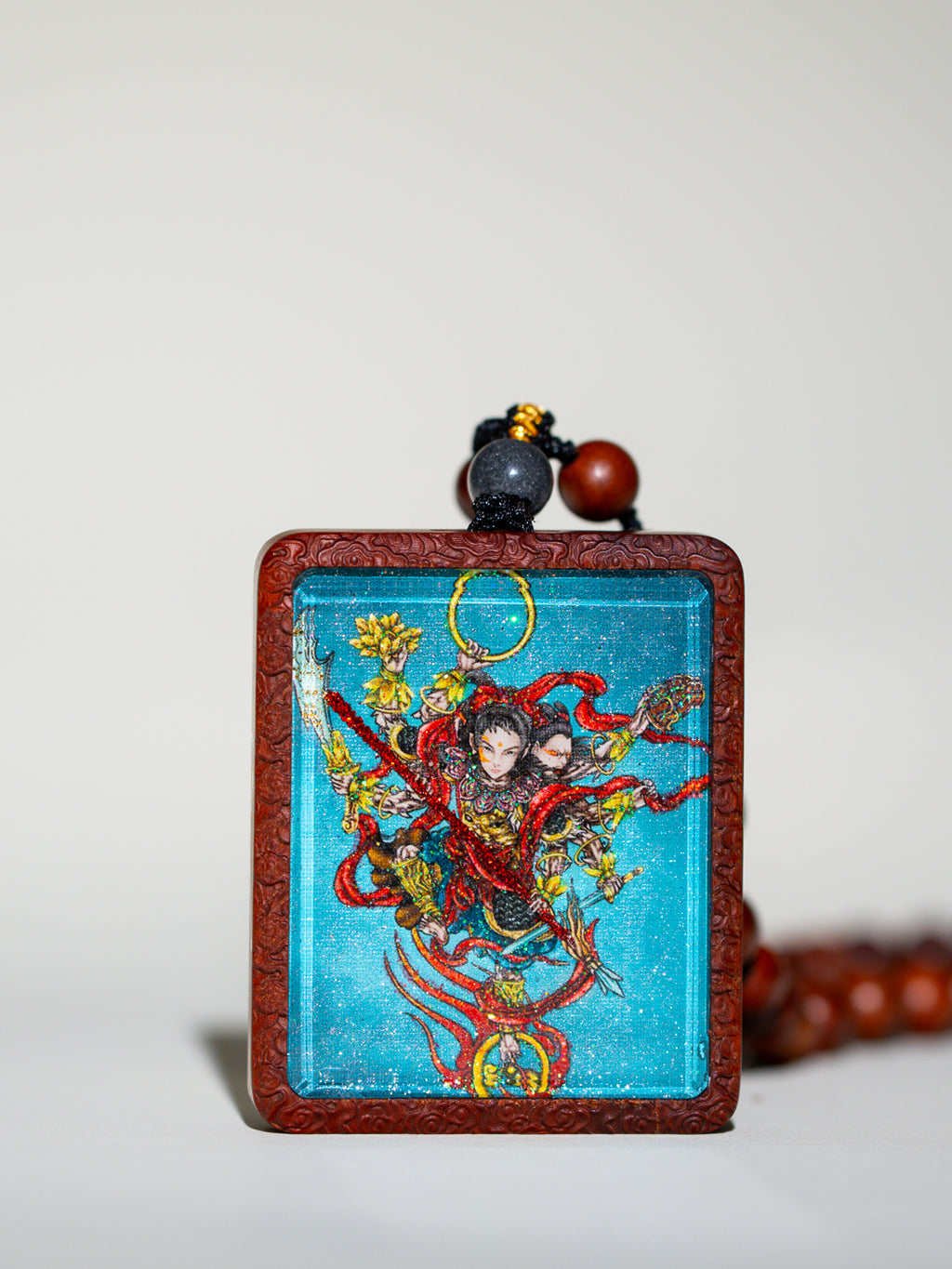 手绘点彩 哪吒 枣木外壳 小吊坠唐卡