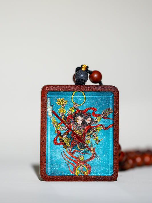 手绘点彩 哪吒 枣木外壳 小吊坠唐卡