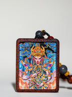 手绘点彩 官将首白鹤童子枣木外壳吊坠唐卡