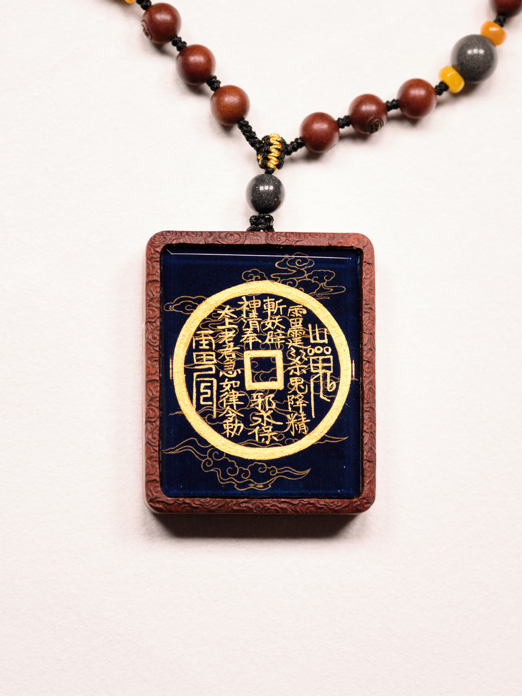 纯手绘 山鬼花钱+八卦 枣木外壳吊坠唐卡